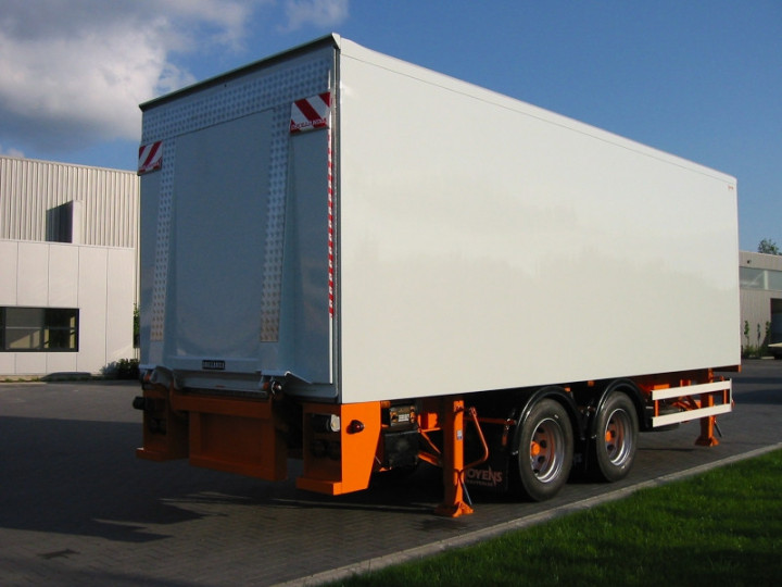 Aanhangwagen Middenassig Wipkar Geisoleerde Laadkast (2)